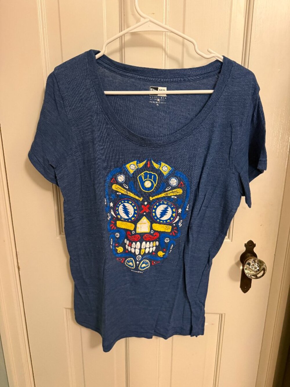 New Era Milwaukee Brewers Sugar Skull Cerveceros T-Shirt – Women’s XL